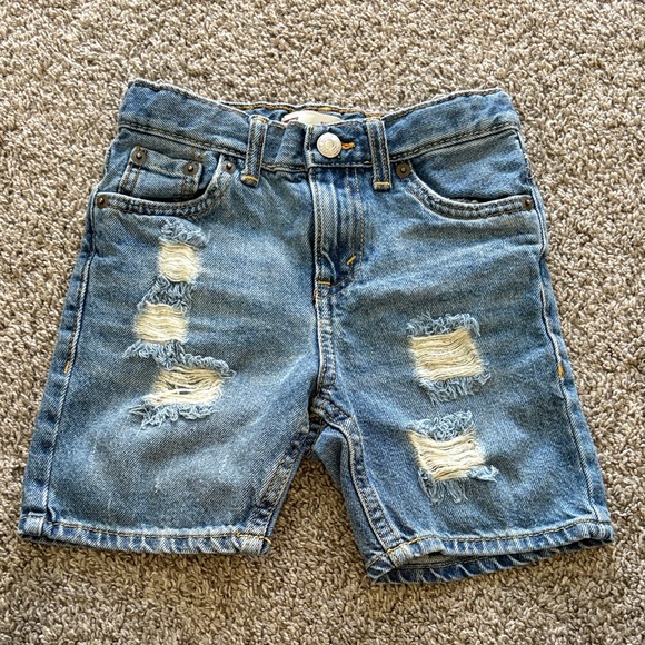Boys Levi’s Shorts - Picture 1 of 4